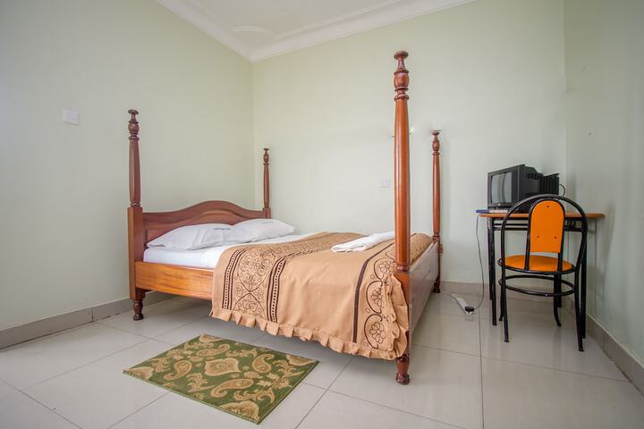 Room 5 of 23