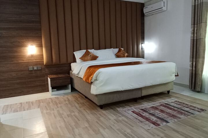 Room 18 of 43