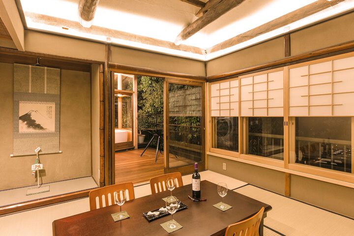 Room 11 of 28