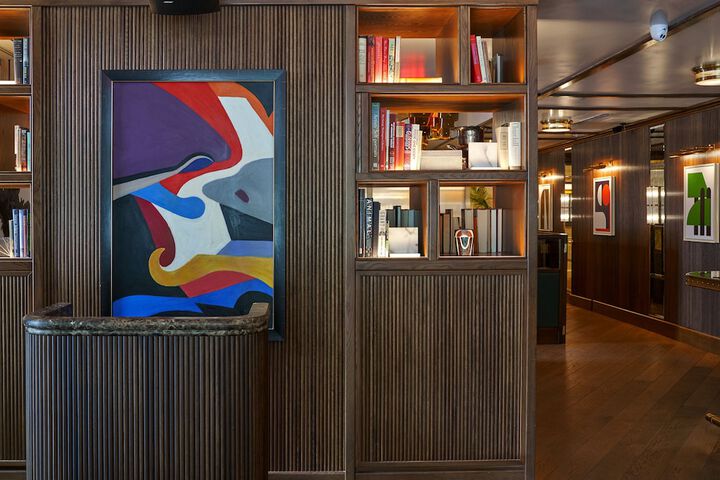 Lounge 78 of 97