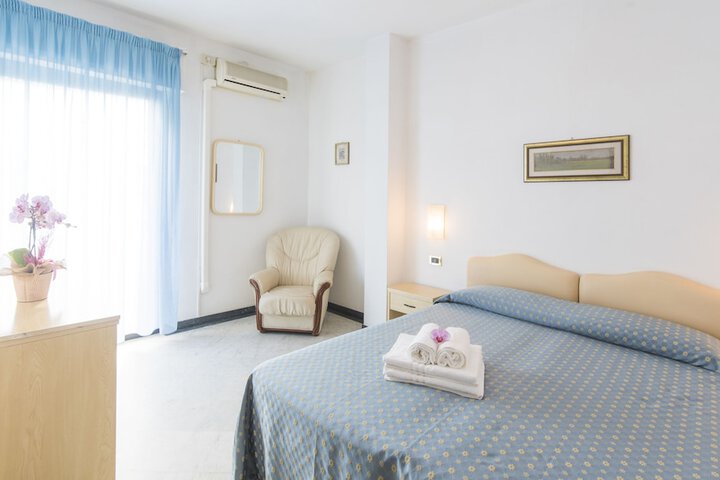 Room 9 of 25