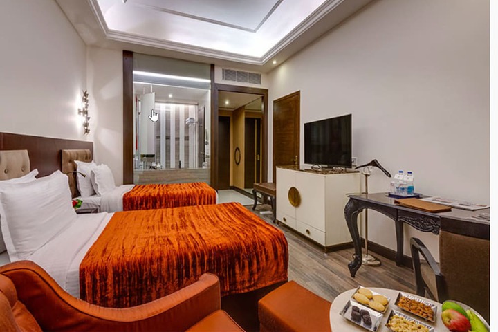 Room 13 of 48