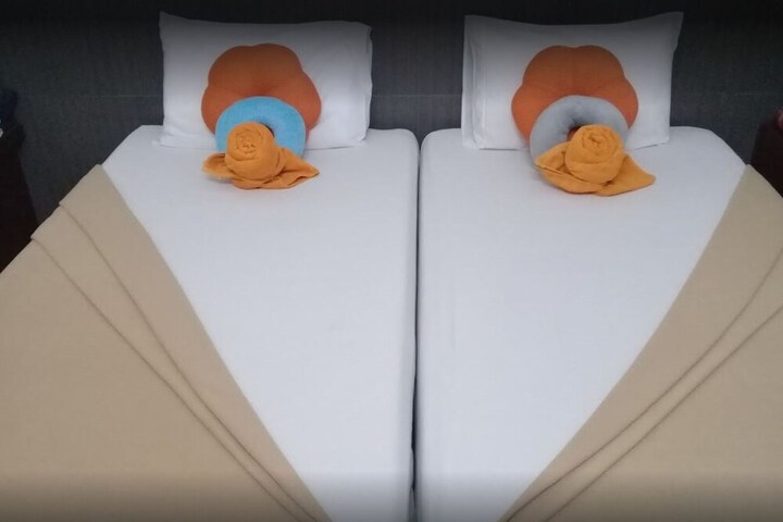 Room 8 of 19