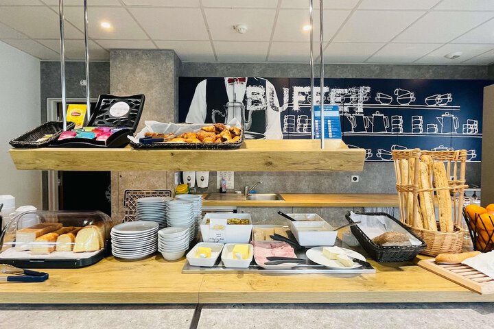 Breakfast/Coffee Service 27 of 39