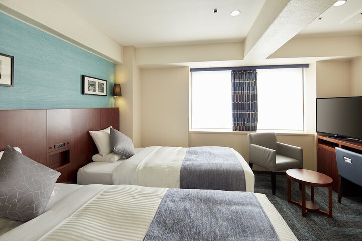Room 9 of 38