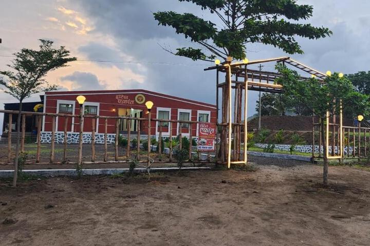 Hotel Ekant tourist resort aka Ekaant Farms