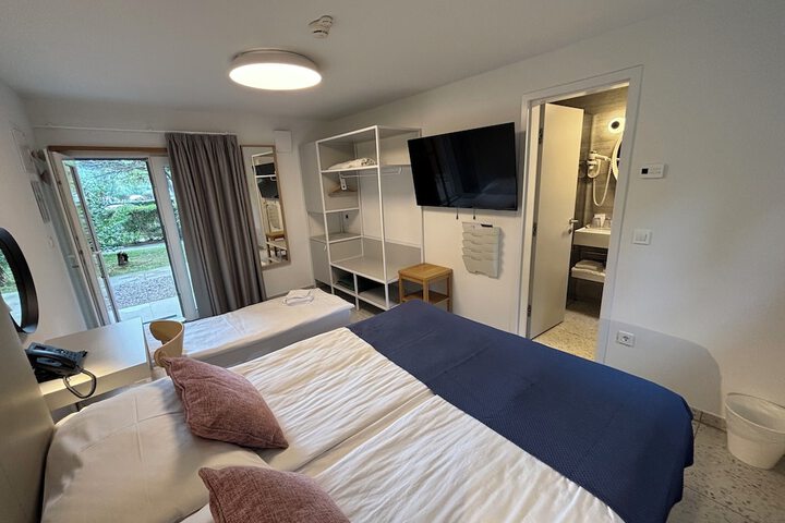 Room 17 of 120