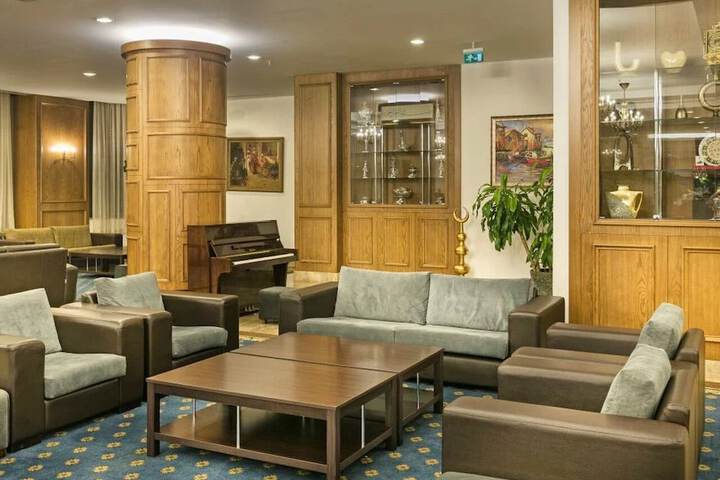 Guest Lobby