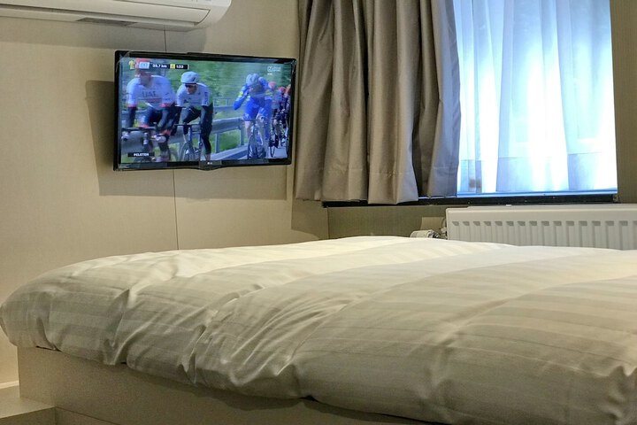 Room 12 of 42