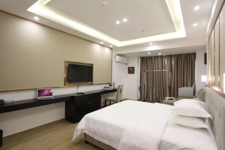 Room 8 of 16
