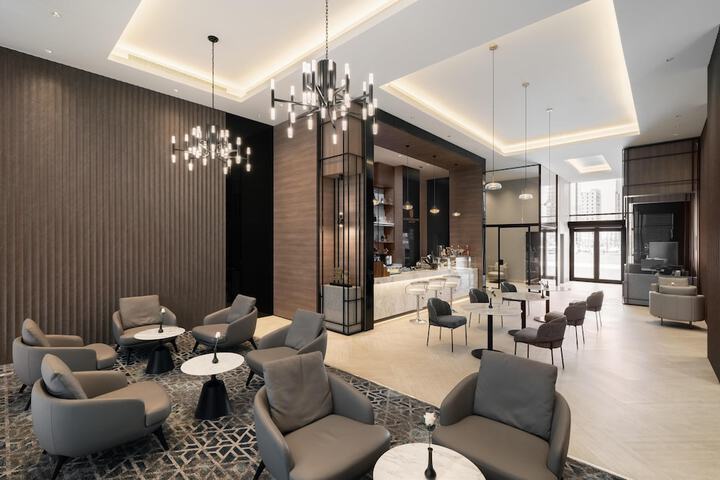 Lounge 74 of 120