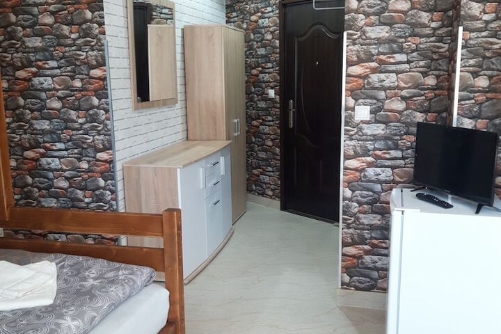 Room 7 of 34