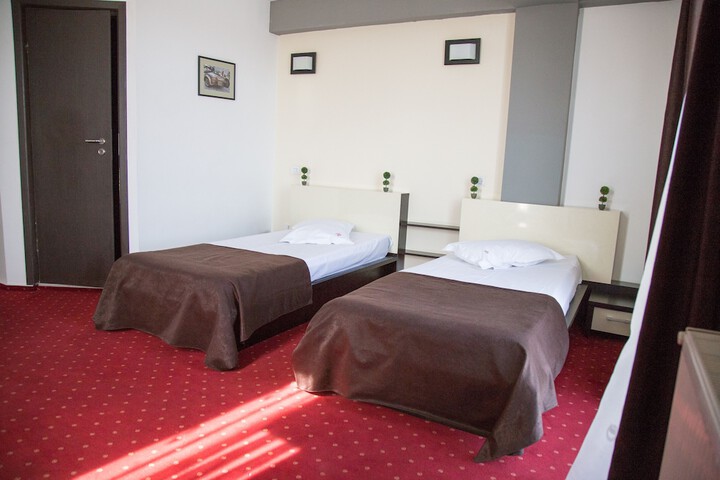 Room 8 of 17
