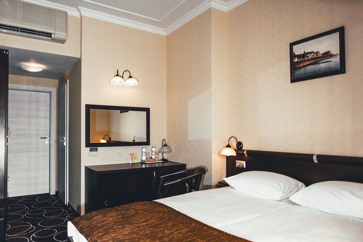 Room 11 of 63