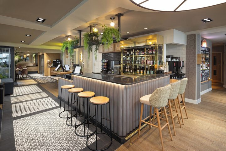 Entrance & Lobby