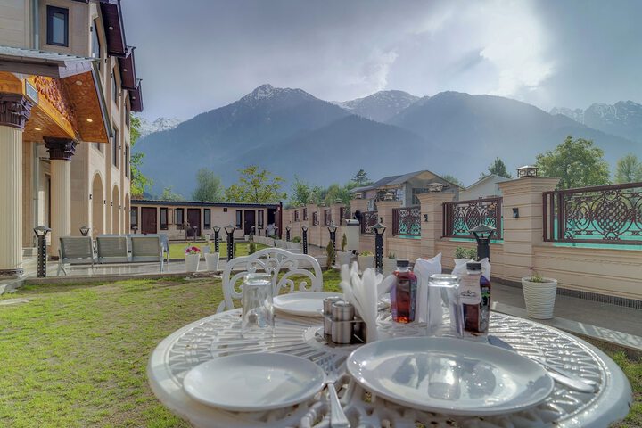 Hotel Exterior 26 of 34