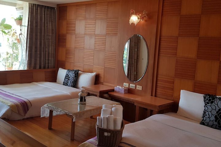 Room 10 of 84
