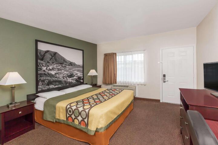 1 King Bed (5 of 6)