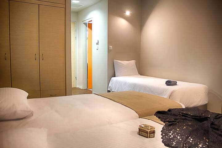 Room 8 of 27