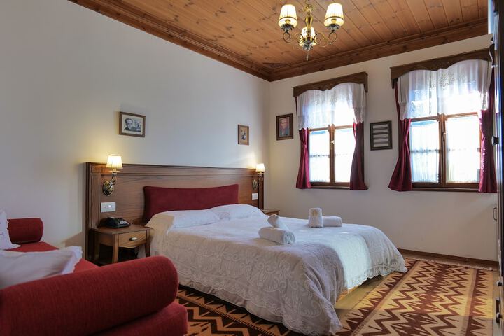 Room 6 of 62