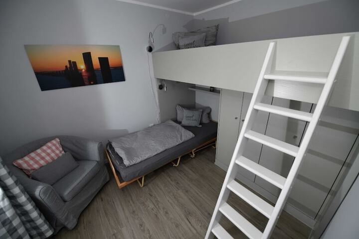 Room 8 of 75