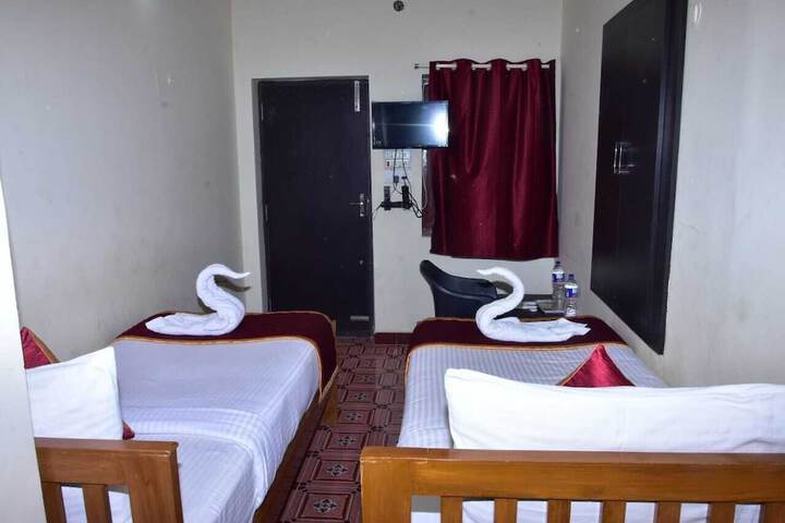 Room 6 of 14