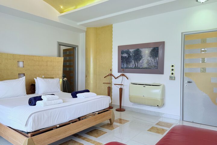 Room 6 of 73