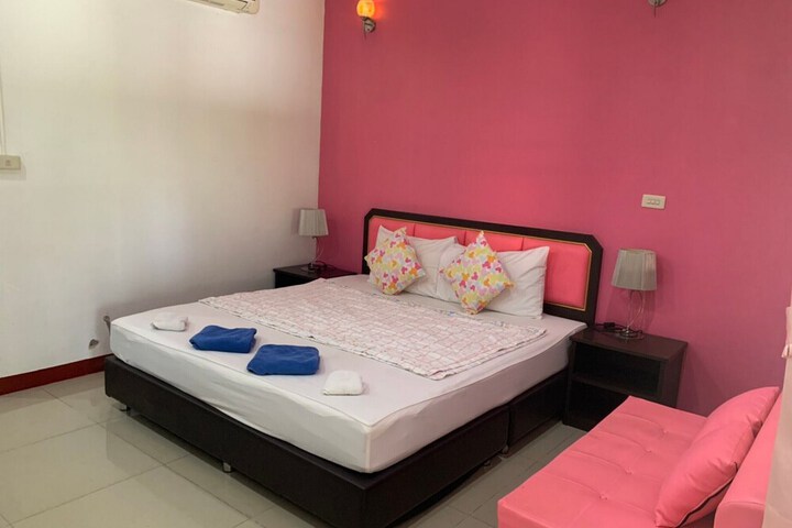 Room 4 of 17