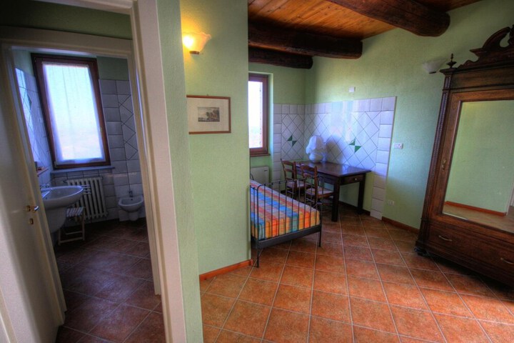 Room 33 of 67