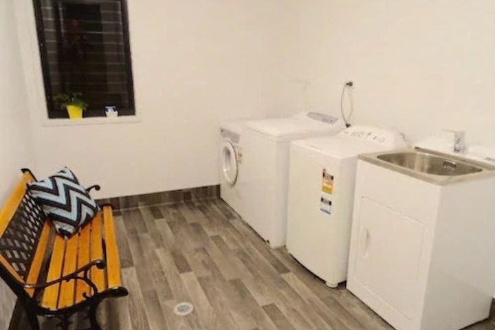 Room 33 of 38