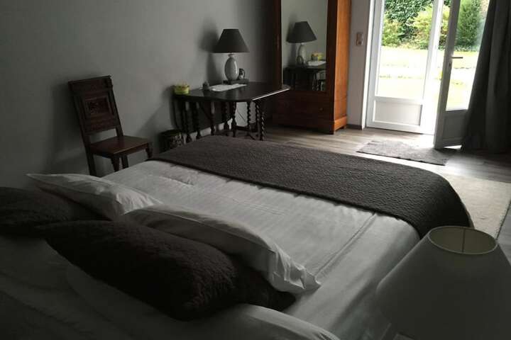 Room 33 of 40