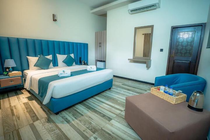 Room 4 of 18