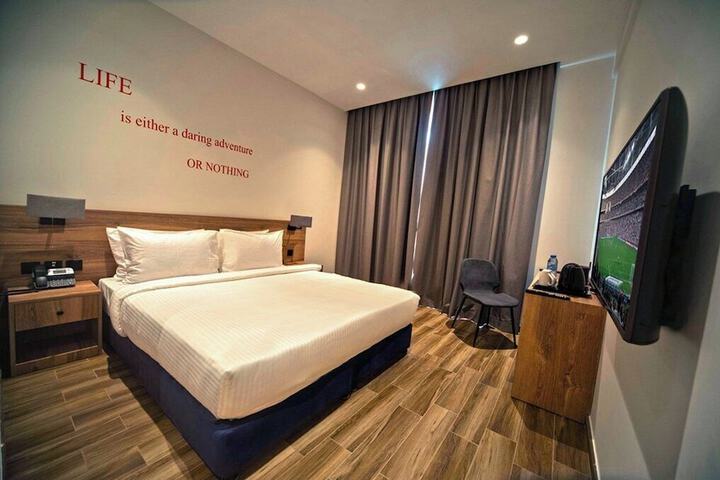 Room 33 of 69