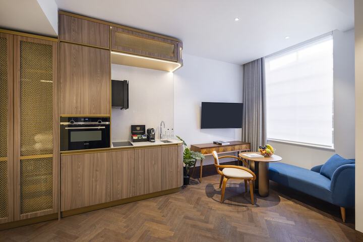 Room 6 of 45