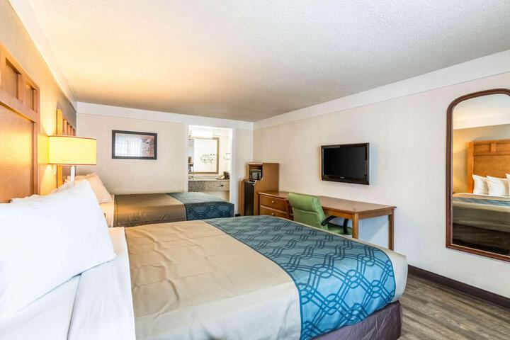 2 Double Beds (6 of 14)