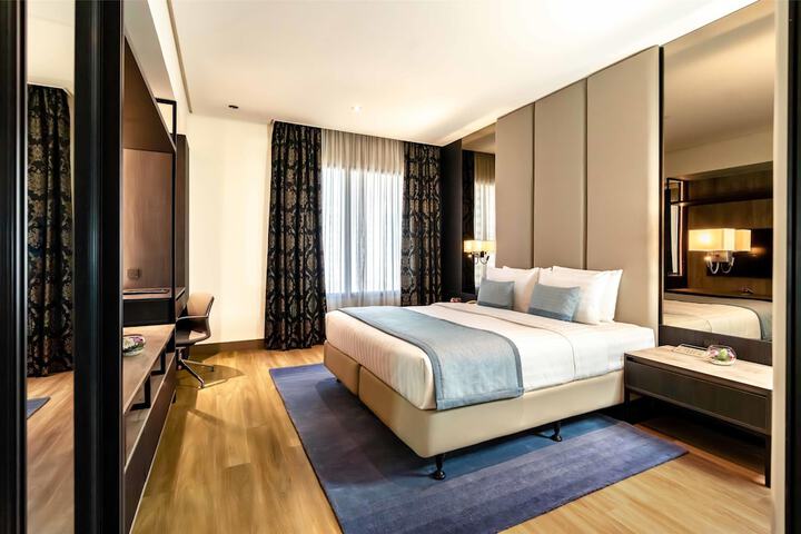 Room 18 of 117