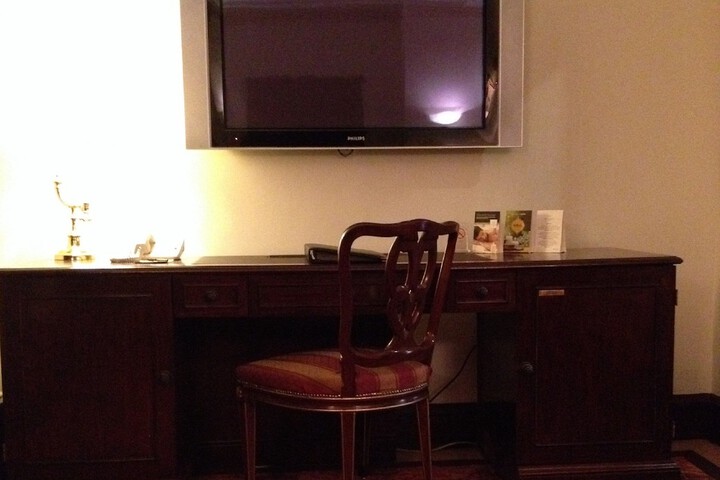 Room 32 of 80