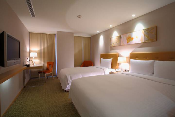 Room 6 of 34