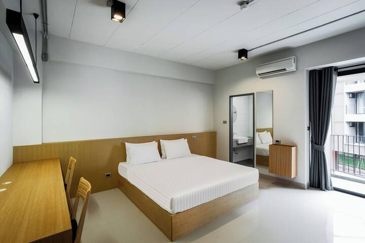 Room 8 of 18