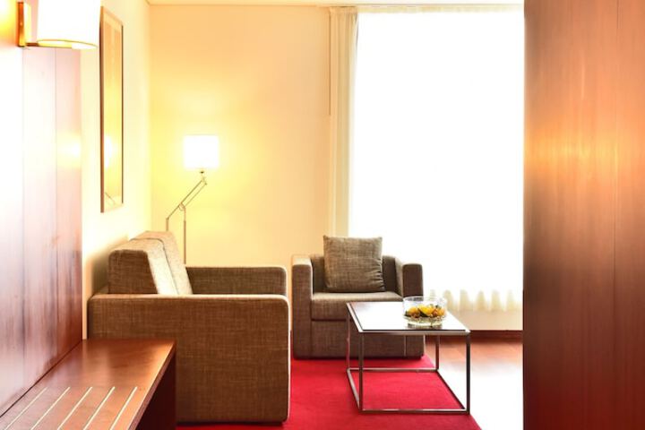 Room 14 of 38