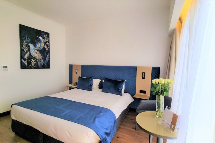 Room 15 of 121