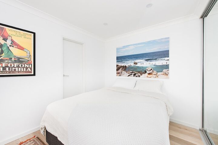 Room 6 of 33