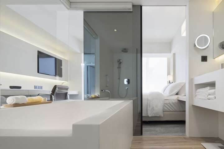 Room 15 of 28