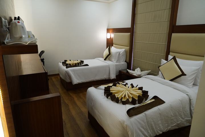 Room 3 of 38