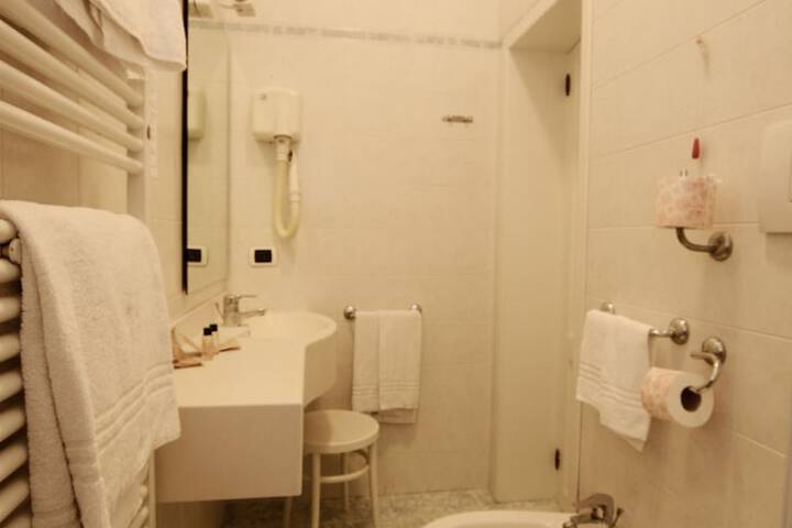 Room 28 of 46