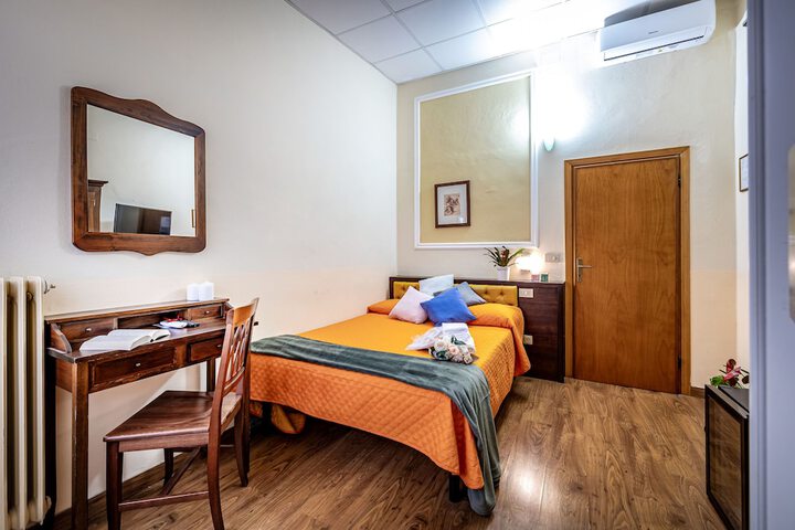 Room 21 of 68