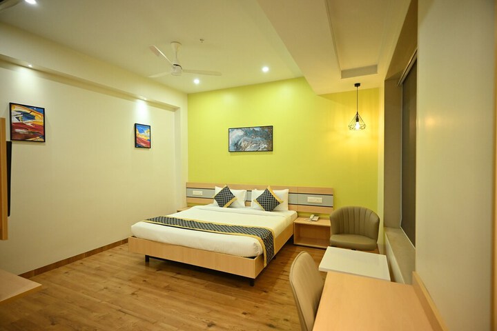 Room 11 of 16