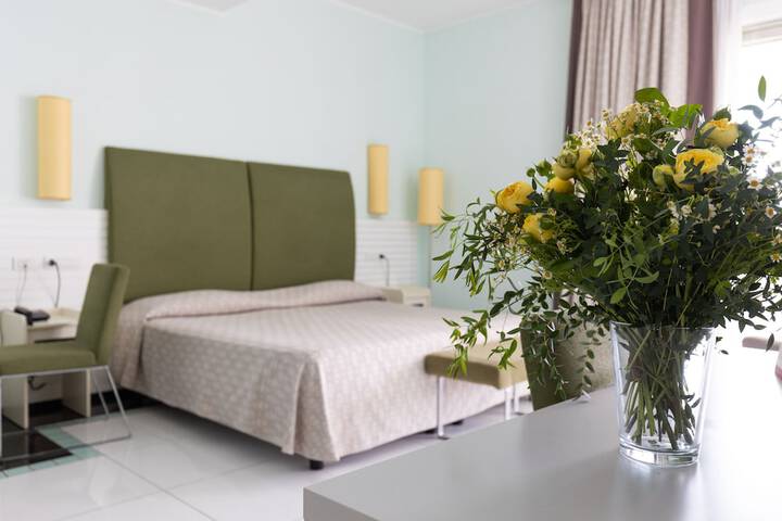 Room 15 of 152