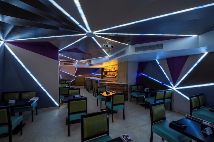 Lounge 66 of 83