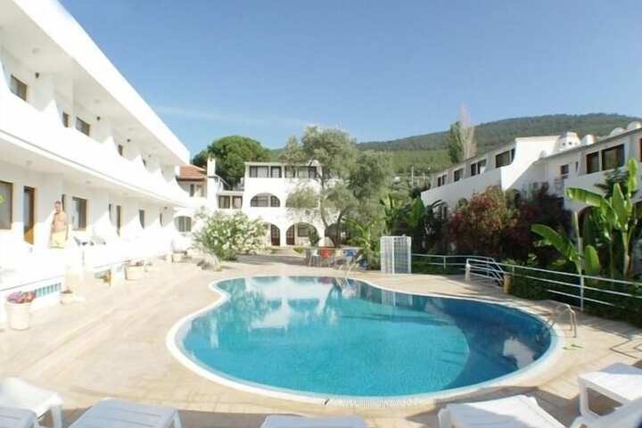 Hotel Pool